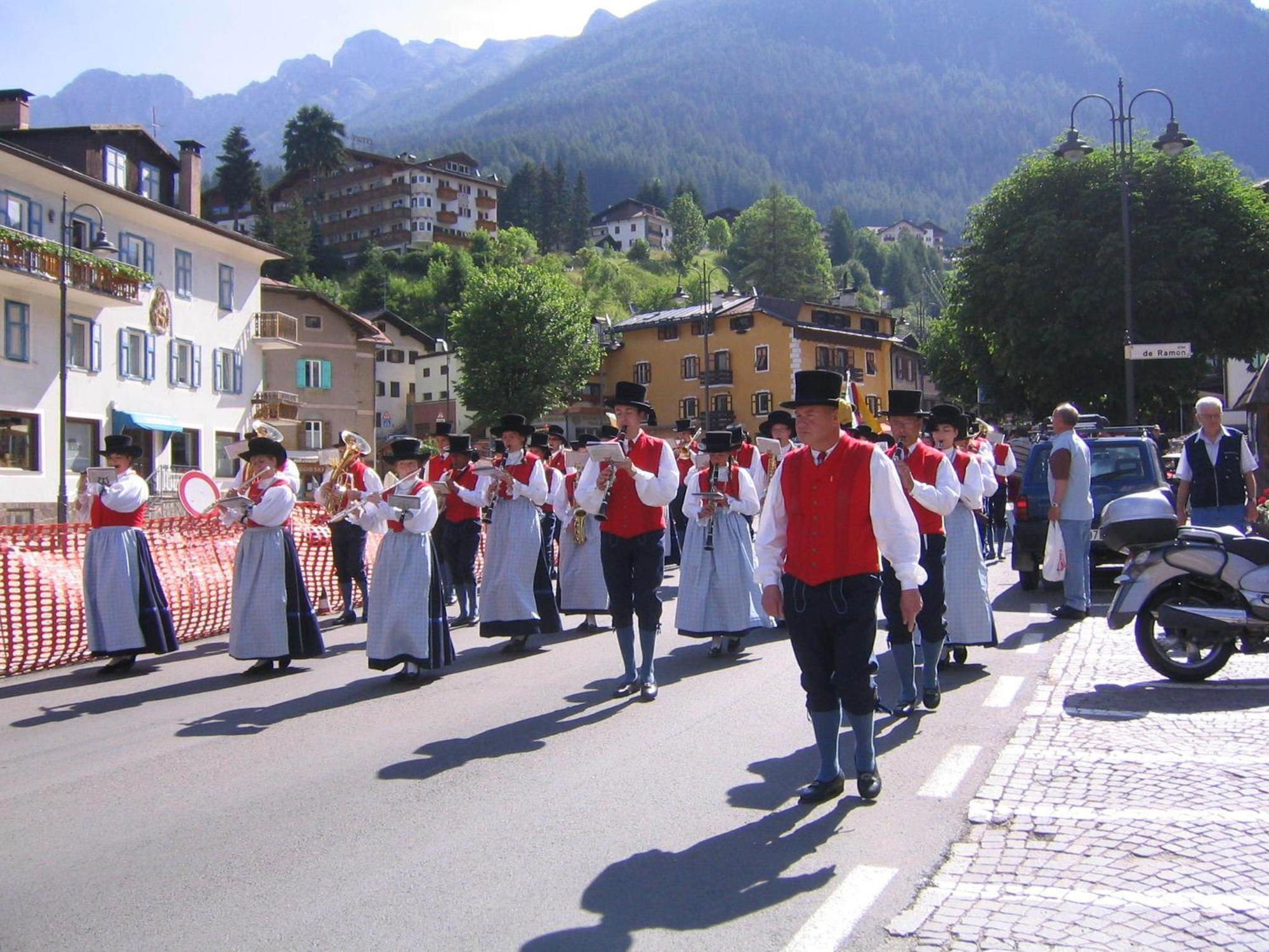 Post Hotel Ristorante Tyrol Moena Esterno foto